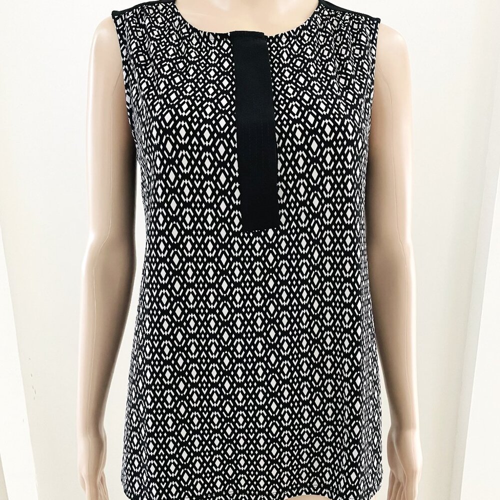 ROZ & ALI Women’s Black & Gray Geometric Blouse, 1/4 Button, CapSleeves Sz Small
